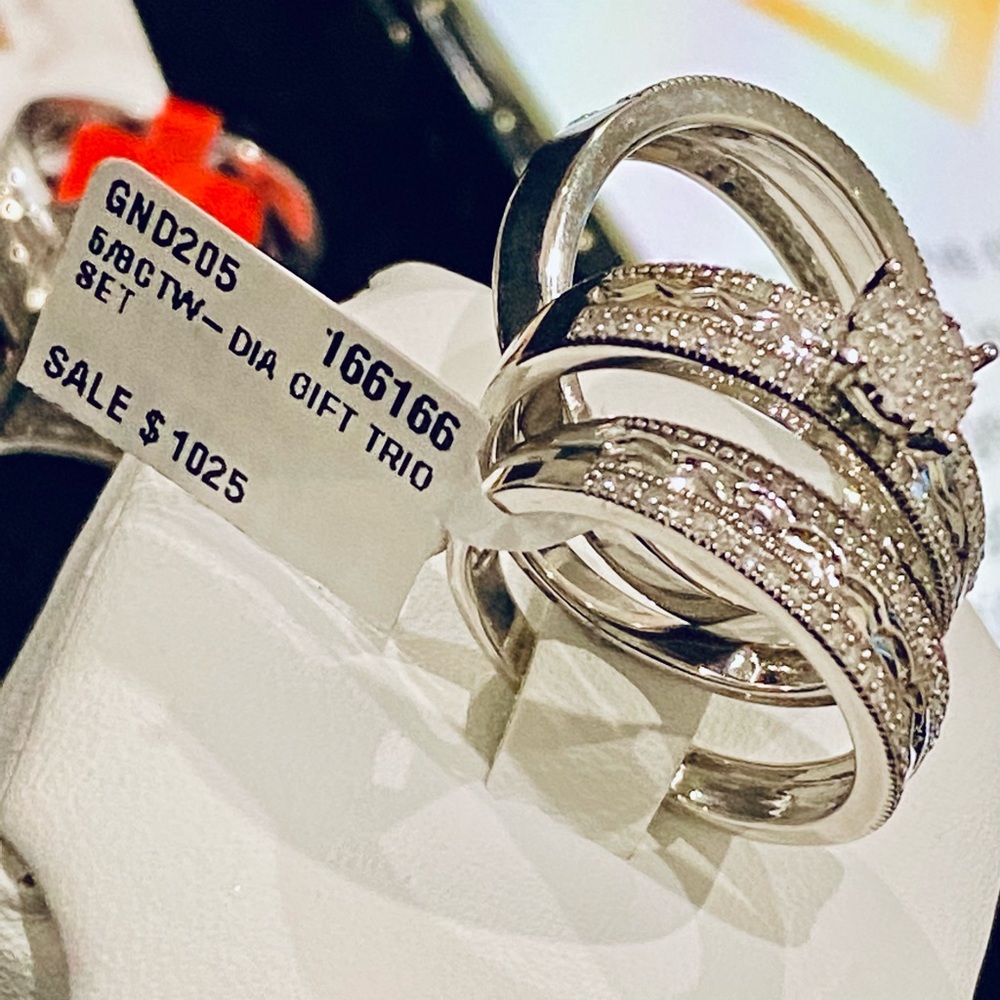 Exquisite matching his hers wedding ring band set 100% real genuine diamonds! - Picture 4 of 8